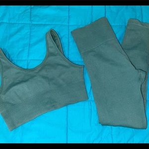 two set sports bra and leggings